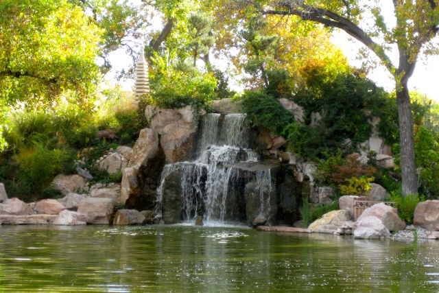 Waterfall ABQ Bio Park 2010.JPG